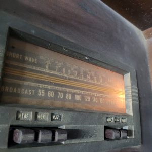Vintage 1939 RCA Victrola tube radio turntable record player model U43